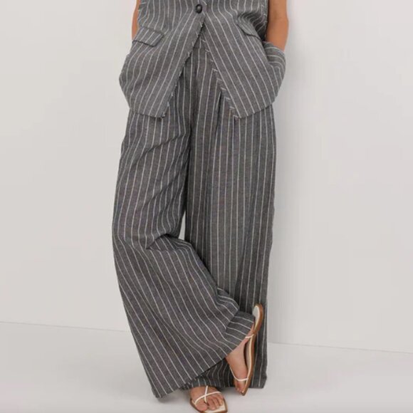 NWT! DISSH Super Wide Leg Grey Trousers US 4 - Picture 1 of 7
